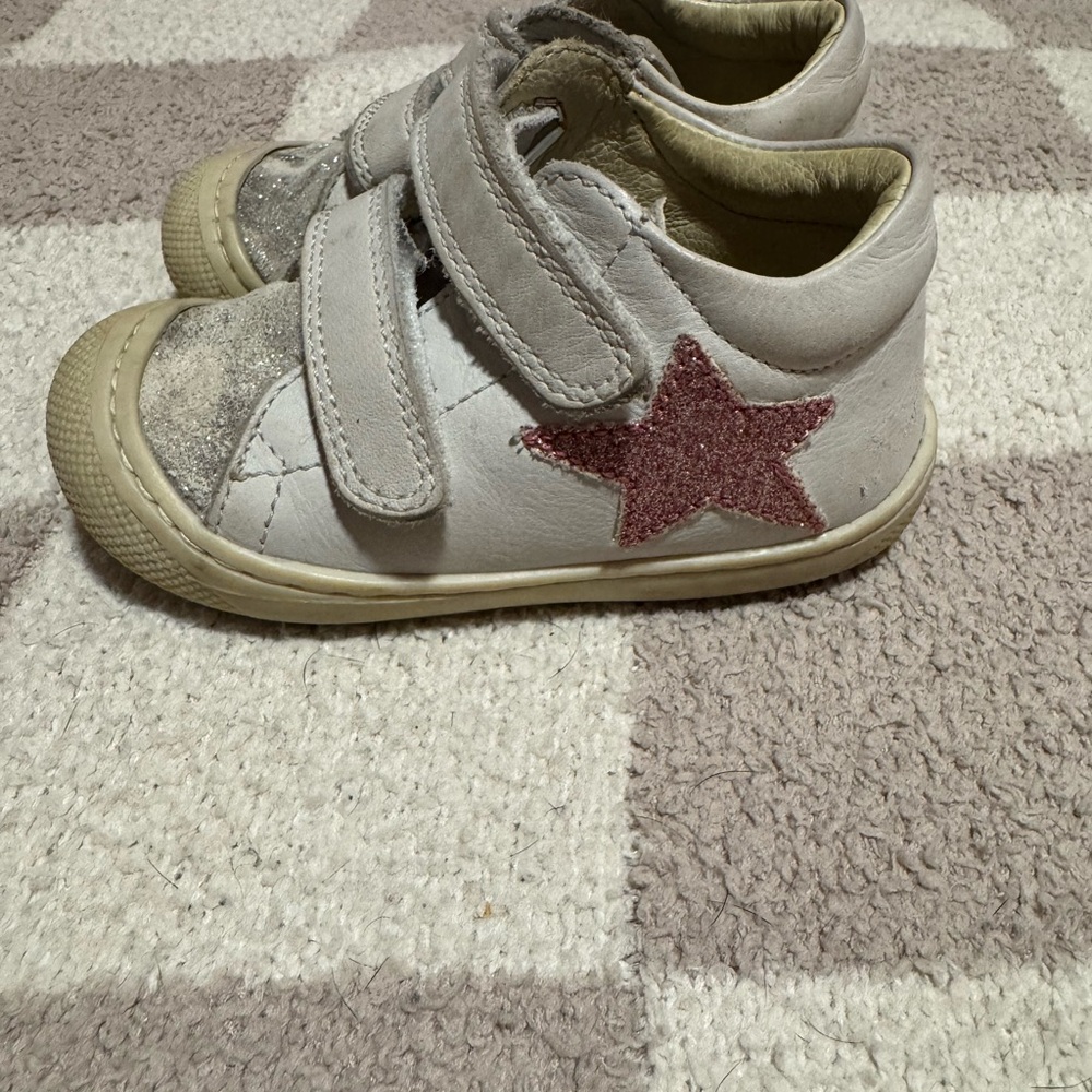 Naturino Kids Shoes with Pink Star and Cream Accents